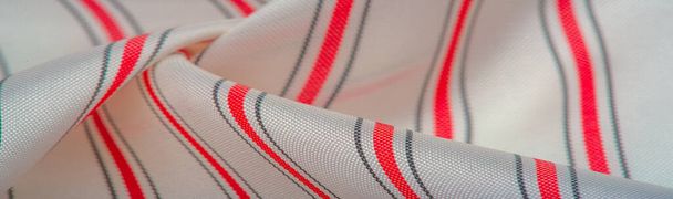 texturált minta, összetett textil, sűrű selyem szövet, fehér, vörös és szürke vonalakkal, kötőjel a szöveten, keskeny csík. jellemzője, vonal, stroke, kötőjel, nyom, - Fotó, kép