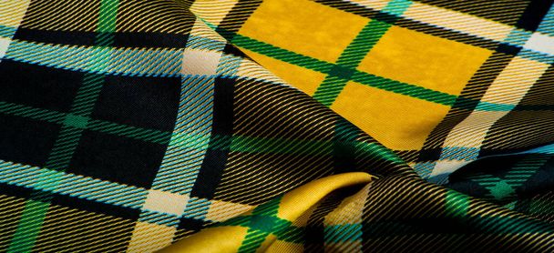 Textura, fondo, patrón, tela a cuadros, colores amarillo-verde-blanco-azul, motivos escoceses en esta tela, su diseño con los sonidos de gaitas y whisky fragante - Foto, imagen