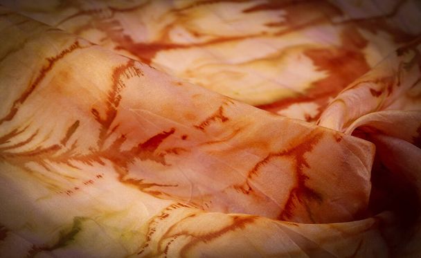 textura, fondo, patrón, tela de seda naranja con impresión abstracta, tierra, contexto, afecto, papel de aluminio, campo - Foto, imagen