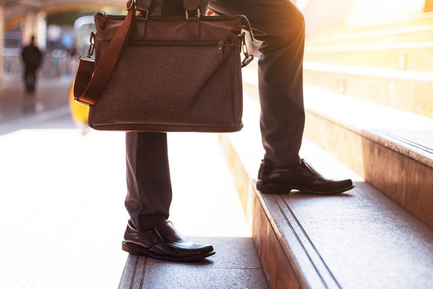 Businessman carrying a bag to work in city. - Foto, imagen