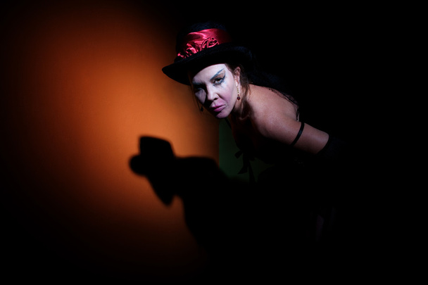 Circus lady in shadows - 写真・画像
