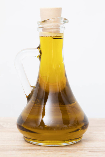 бутылка оливкового масла изолированы - Фото, изображение