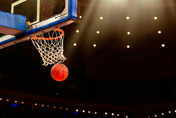 basketbalový koš s míčem - Fotografie, Obrázek