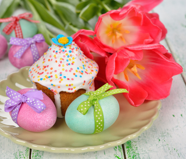 Easter cake and eggs - Foto, afbeelding