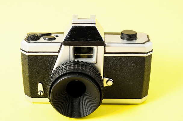 Cámara de fotos clásica de juguete de plástico de 35 mm
 - Foto, imagen