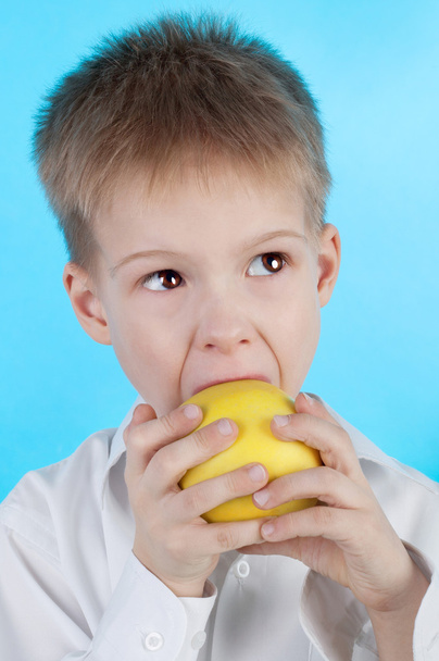 Child eating apple - Foto, Bild