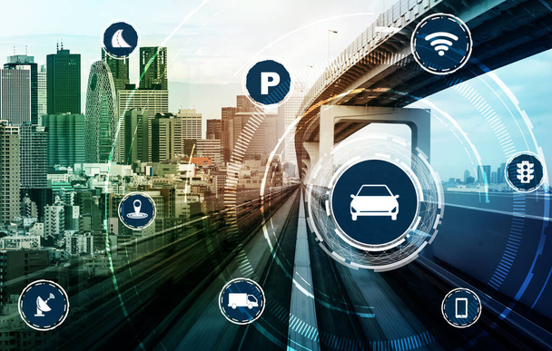 Älykkään liikenteen teknologiakonsepti tulevaa tieliikennettä varten. Virtual älykäs järjestelmä tekee digitaalisen tiedon analyysi yhdistää tiedot ajoneuvon kaupungin kadulla. Tulevaisuuden innovaatiot . - Valokuva, kuva