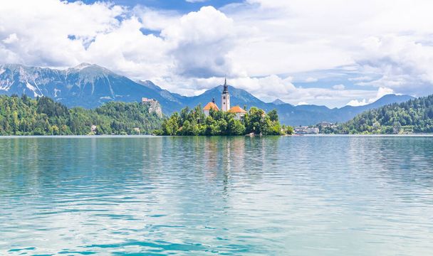 Summer panorama of Lake Bled with church island Slovenia - Photo, Image