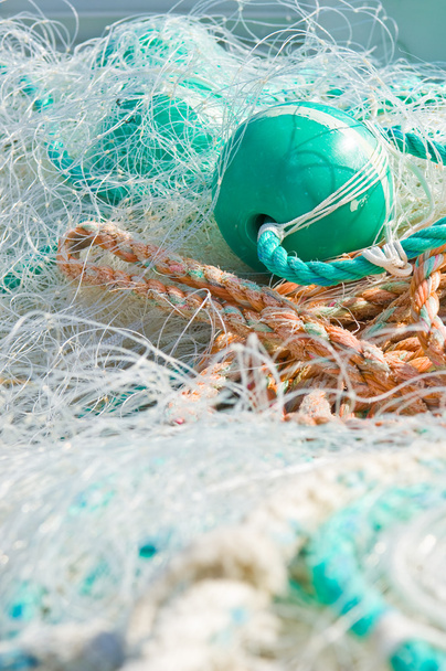 Redes de pesca desordenadas
 - Foto, Imagem