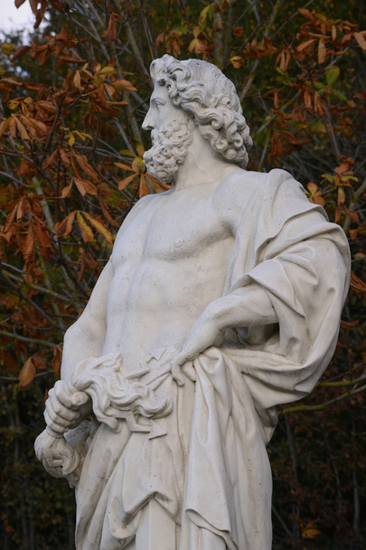 Francia, estatua de mármol en el Palacio de Versalles
 - Foto, imagen