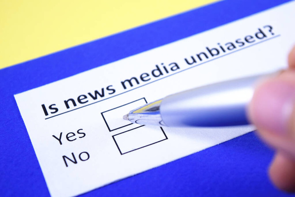 Is news media unbiased? Yes or no? - Photo, Image