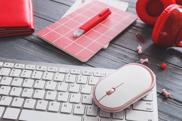 Masada modern PC fare ve klavye, yakın plan - Fotoğraf, Görsel