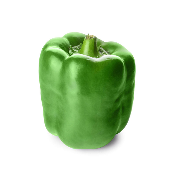 groene paprika op witte achtergrond - Foto, afbeelding