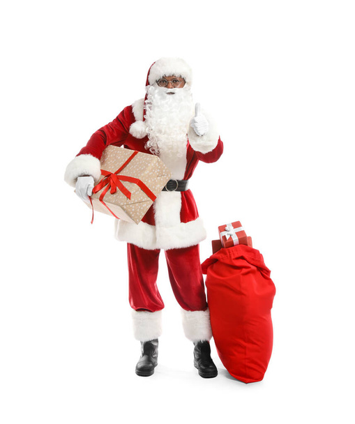 Афро-американский Санта-Клаус на белом фоне - Фото, изображение