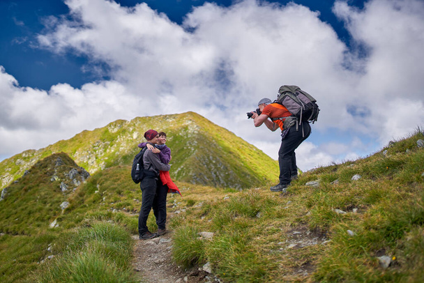 Family hiking into the mountains with backpacks - Zdjęcie, obraz