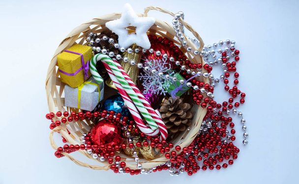 Christmas basket with Christmas toys on a white background. - Foto, Imagen