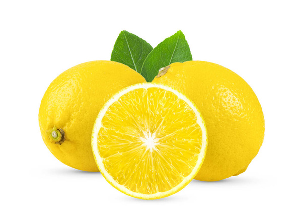limone con foglia isolata su fondo bianco - Foto, immagini