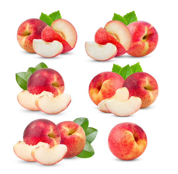 Персикові фрукти з листям ізольовані на білому тлі
 - Фото, зображення