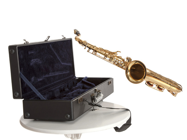 Saxofone e caixa
 - Foto, Imagem