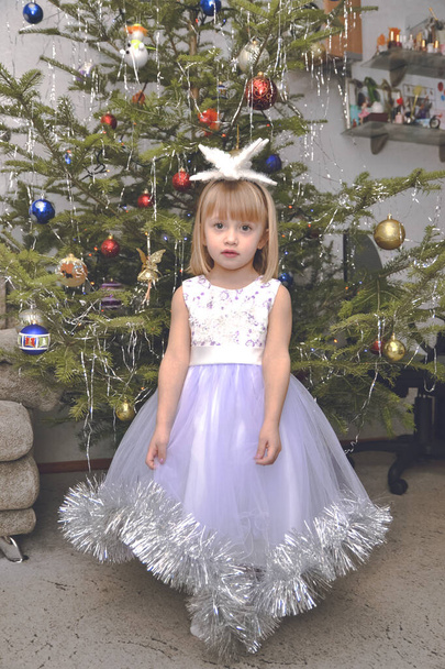 Small girl in snowflake costume - Foto, Imagem