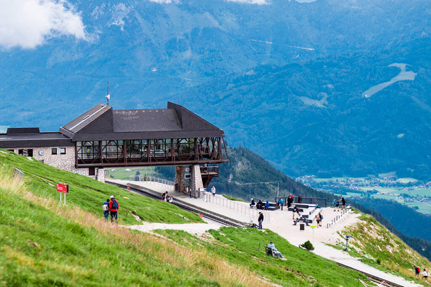 Szcenírozott kilátás nyílik a terület Schafberg hegy és Wolfgangsee tó az osztrák állam Salzburg, augusztus  - Fotó, kép