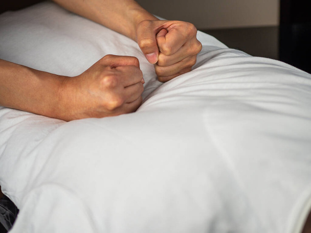 Massagem de volta com punhos de massagista - Foto, Imagem