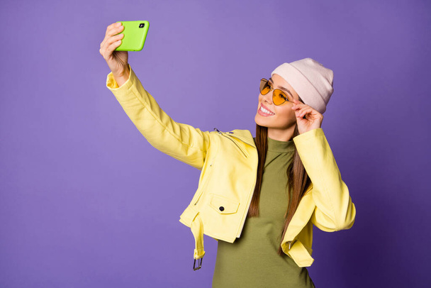 Portrait of her she nice-looking attractive lovely pretty fashionable cheerful cheery girl taking making selfie isolated over bright vivid shine vibrant lilac purple violet color background - Foto, imagen