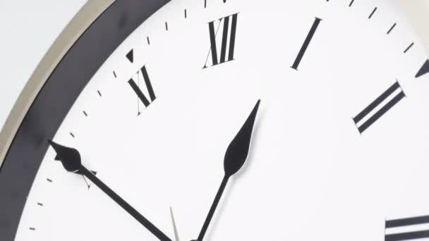  Дванадцята година Білий годинник, проміжок часу 30 хвилин швидко рухається
. - Кадри, відео