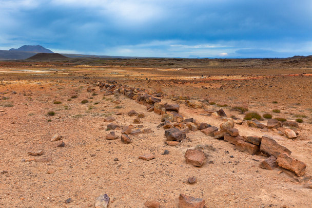 地熱地域 hverir、アイスランドで砂漠の石 - 写真・画像