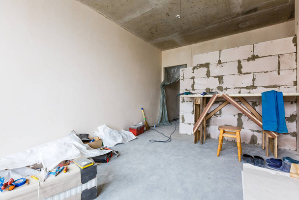 Lakás javítás fal javítás felújítás ház felújítás otthon felújítás ingatlan javítás - Fotó, kép