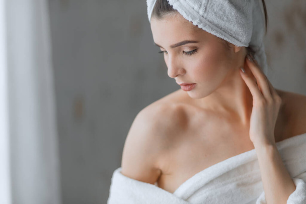 Spa Woman. Attractive woman feeling her skin smooth and well-groomed after bath. - Foto, Imagen