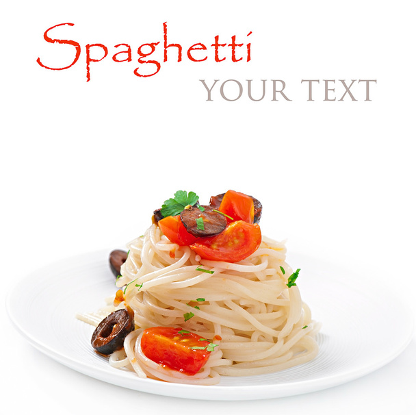 Spaghetti mit Tomaten und Oliven - Foto, Bild
