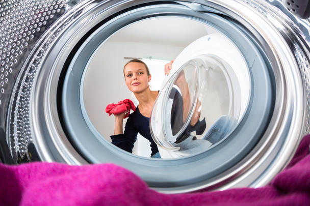 Woman doing laundry - Foto, Bild