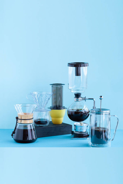 Alternatif kahve demleme yöntemleri, Chemex, kahve makinesinin üzerine dökme, hava yastığı, Fransız presi, filtre kahve, sifon. - Fotoğraf, Görsel