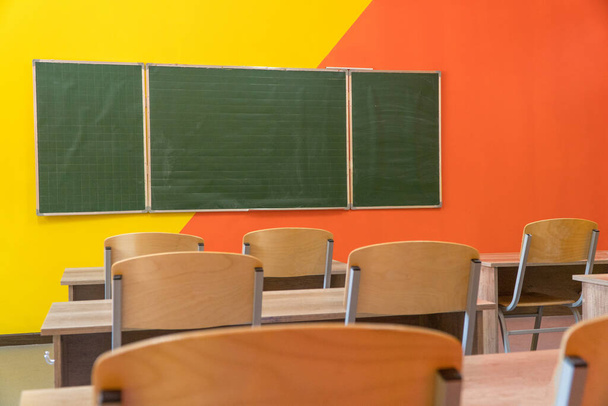 An empty school classroom with a blackboard. Interior of a school classroom - Photo, Image