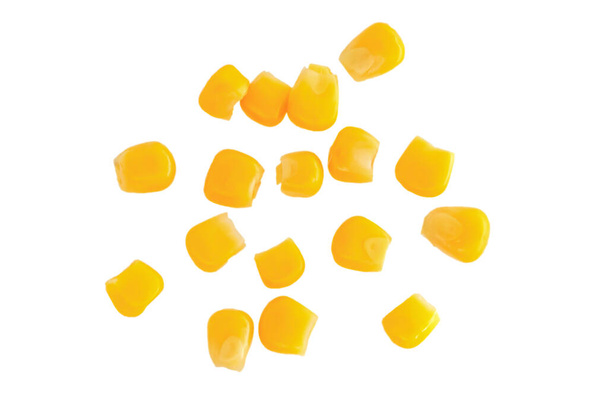 Semi di mais naturale giallo isolati su sfondo bianco. macro - Foto, immagini