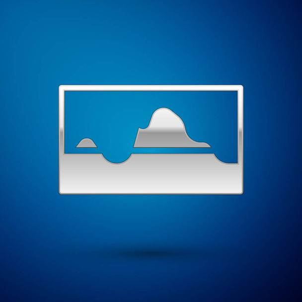 Silver Music Wave Equalizer Symbol isoliert auf blauem Hintergrund. Schallwelle. Digitale Audio-Equalizer-Technologie, Mischpult, Puls-Musik. Vektor. - Vektor, Bild