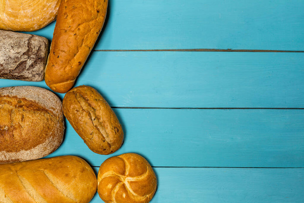Fresh gluten free bread on blue background - Foto, Imagem