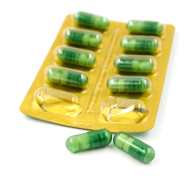 Pillen in Packung isoliert auf weißem Hintergrund. Nahaufnahme - Foto, Bild