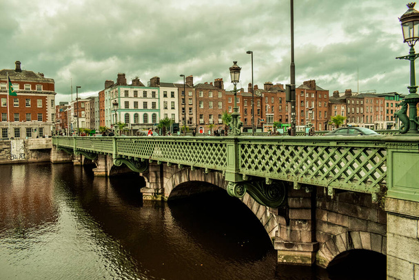 vista de Dublín Irlanda Grattan Bridge, Irlanda  - Foto, imagen