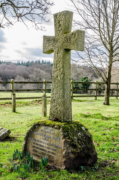 Sir Arthur Conan Doyle pierre tombale
 - Photo, image