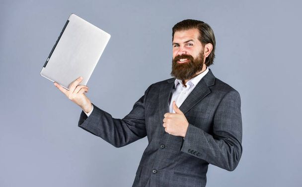 perfect quality. boss and employee. agile business. online education concept. go shopping online. confident businessman with laptop. brutal male with beard in suit. handsome ceo hold computer - Fotografie, Obrázek