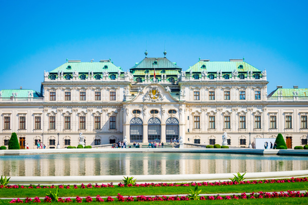 vista del edificio histórico Museo Belvedere Viena en el día soleado, Austria - Foto, Imagen