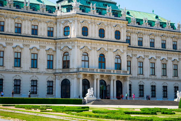 Avusturya, güneşli bir günde tarihi Belvedere Müzesi Viyana manzarası - Fotoğraf, Görsel