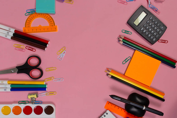 the School supplies on a pink Board. Back to school. - Foto, afbeelding