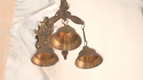 zvonek s provazem, který zvoní - Záběry, video
