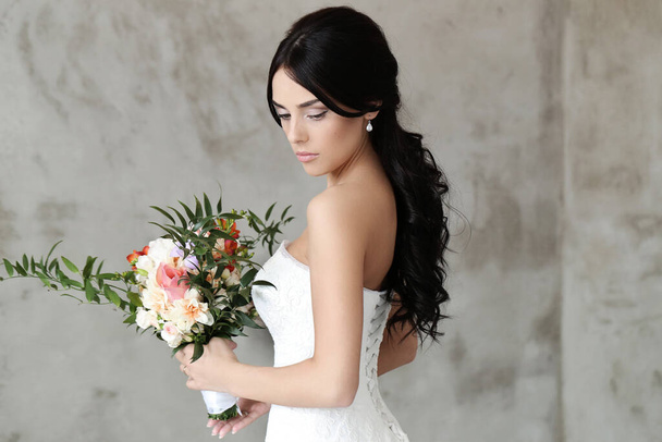 Beautiful bride in wedding dress - Photo, Image