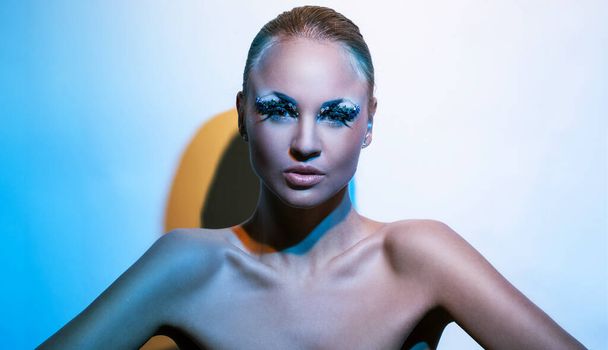Beautiful young caucasian woman with artistic makeup - Foto, imagen
