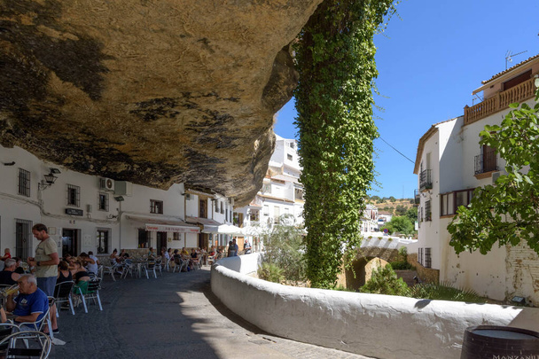 Σετενίλ ντε λας Μποντέγκας. Γκραζαλέμα. Τυπικό λευκό χωριό της Ισπανίας στην επαρχία Cadiz στην Ανδαλουσία, Ισπανία - Φωτογραφία, εικόνα
