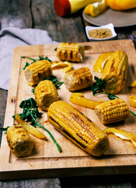 Delicious corn on the table - Valokuva, kuva